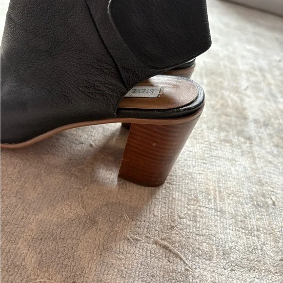 Steve Madden Black Leather Peep Toe Heels - Picture 3 of 4